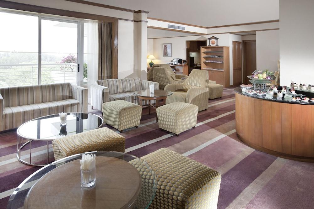 Hotel Dorsett Grand Labuan Esterno foto