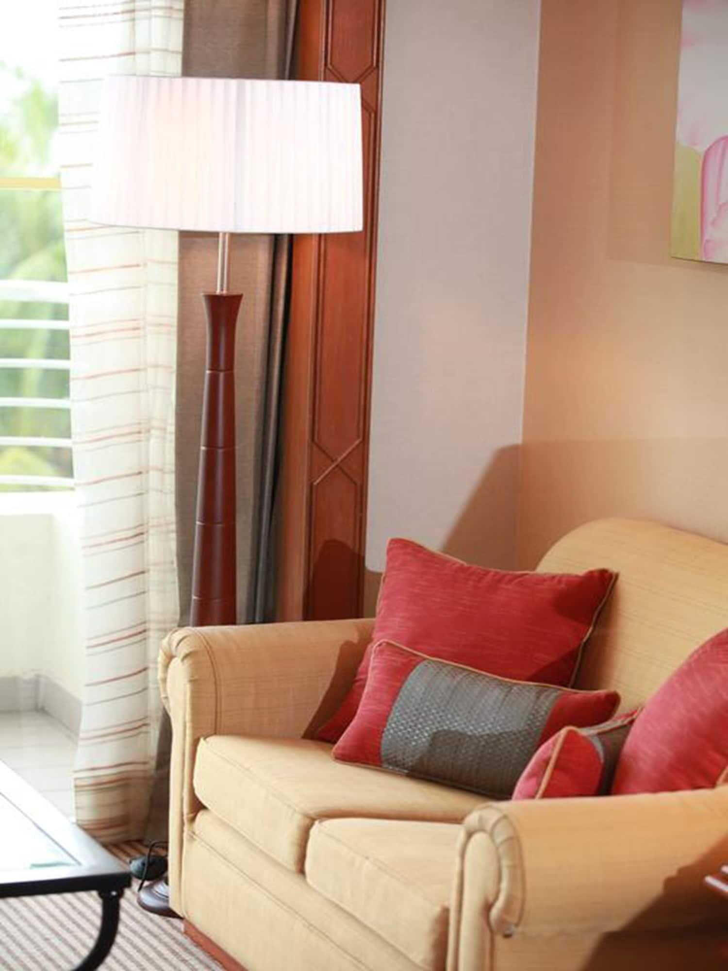 Hotel Dorsett Grand Labuan Esterno foto