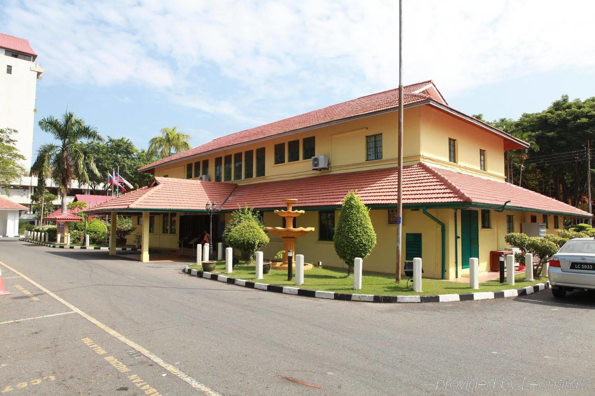 Hotel Dorsett Grand Labuan Esterno foto