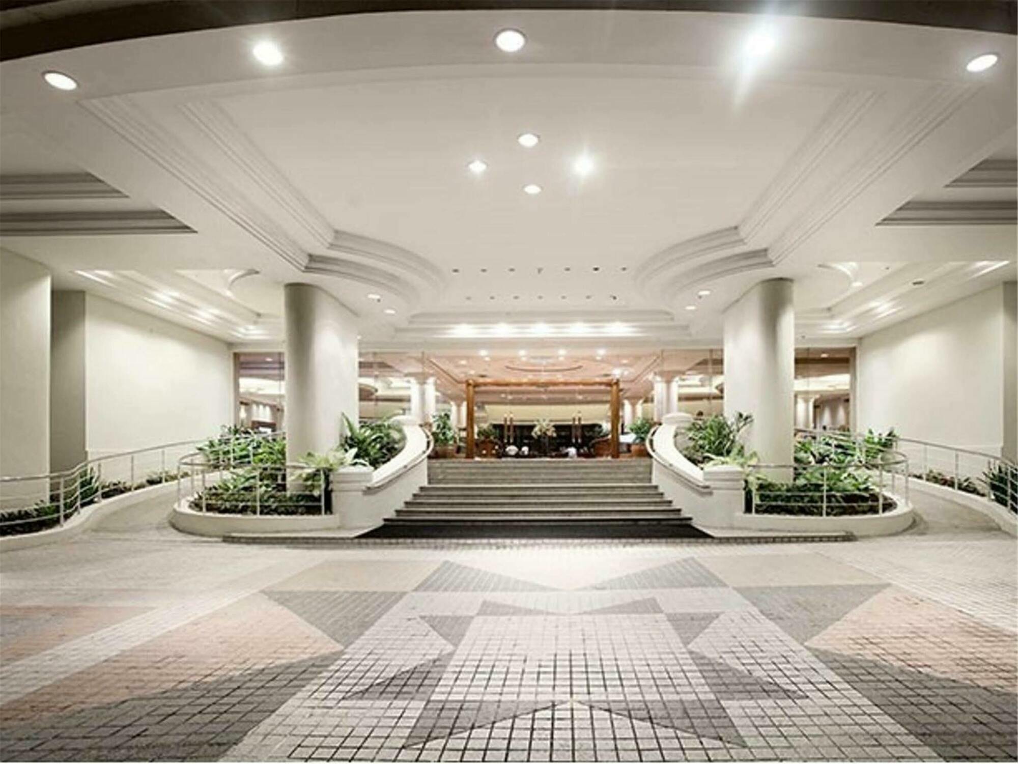 Hotel Dorsett Grand Labuan Esterno foto