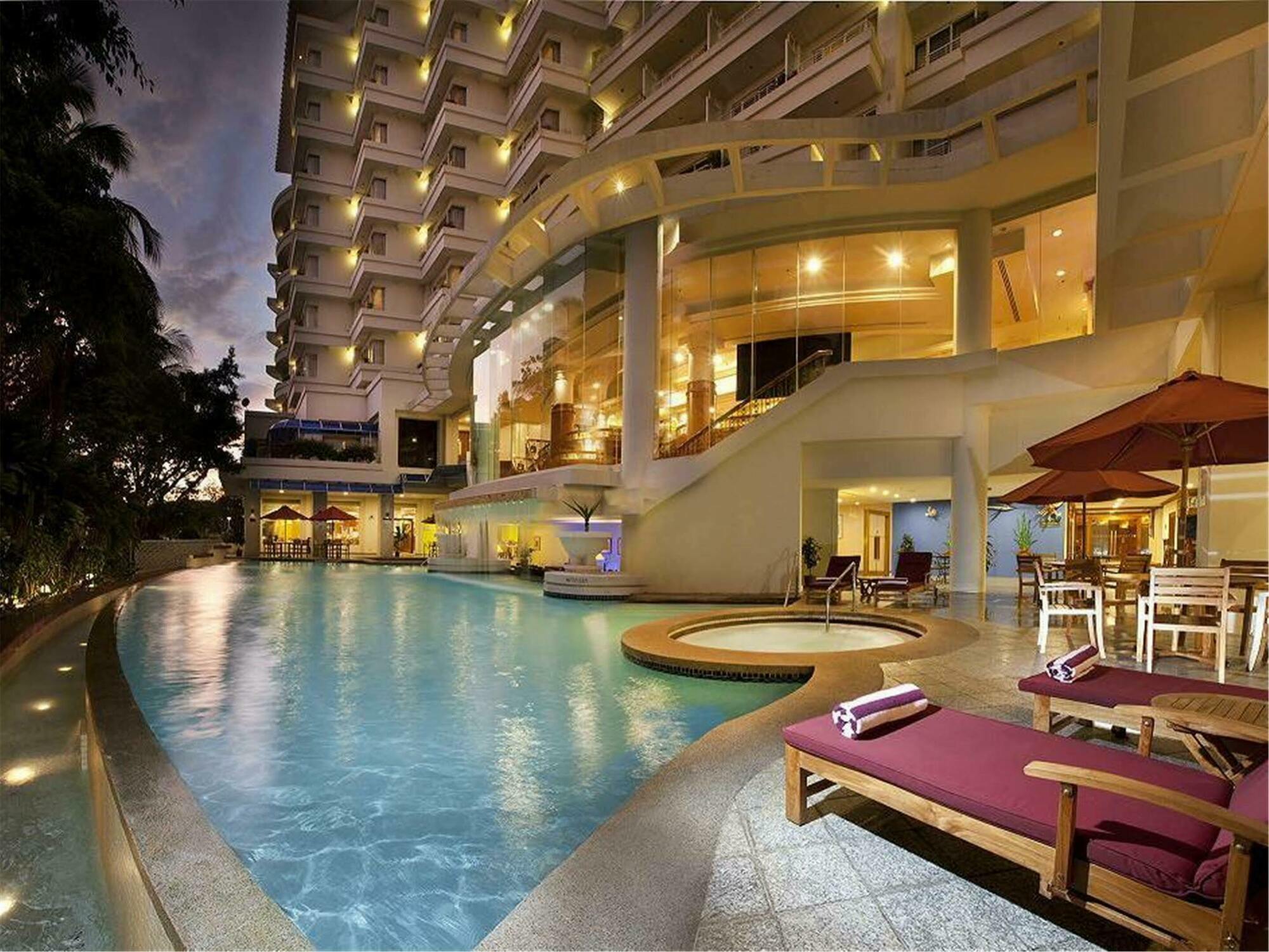 Hotel Dorsett Grand Labuan Esterno foto