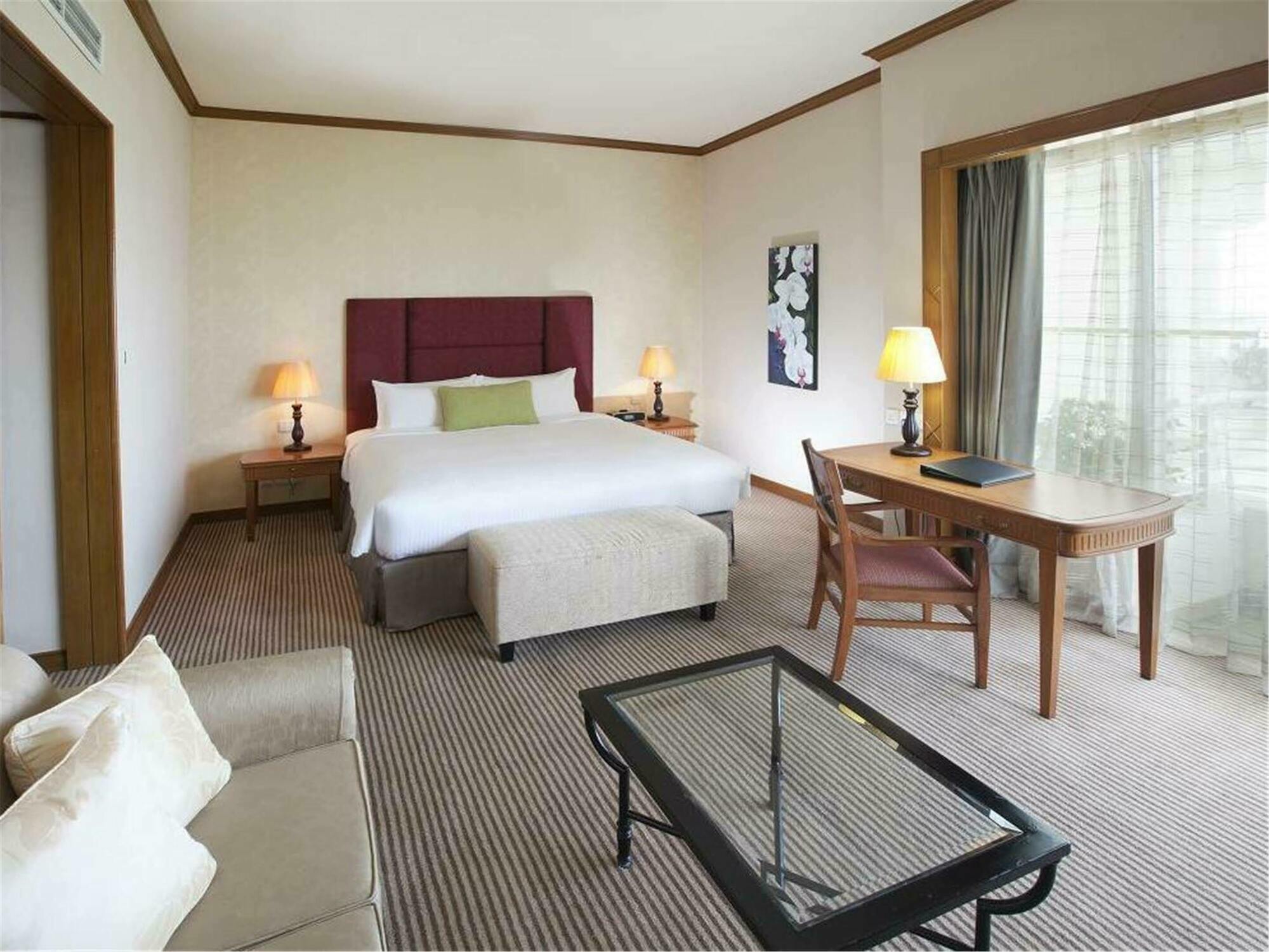 Hotel Dorsett Grand Labuan Esterno foto