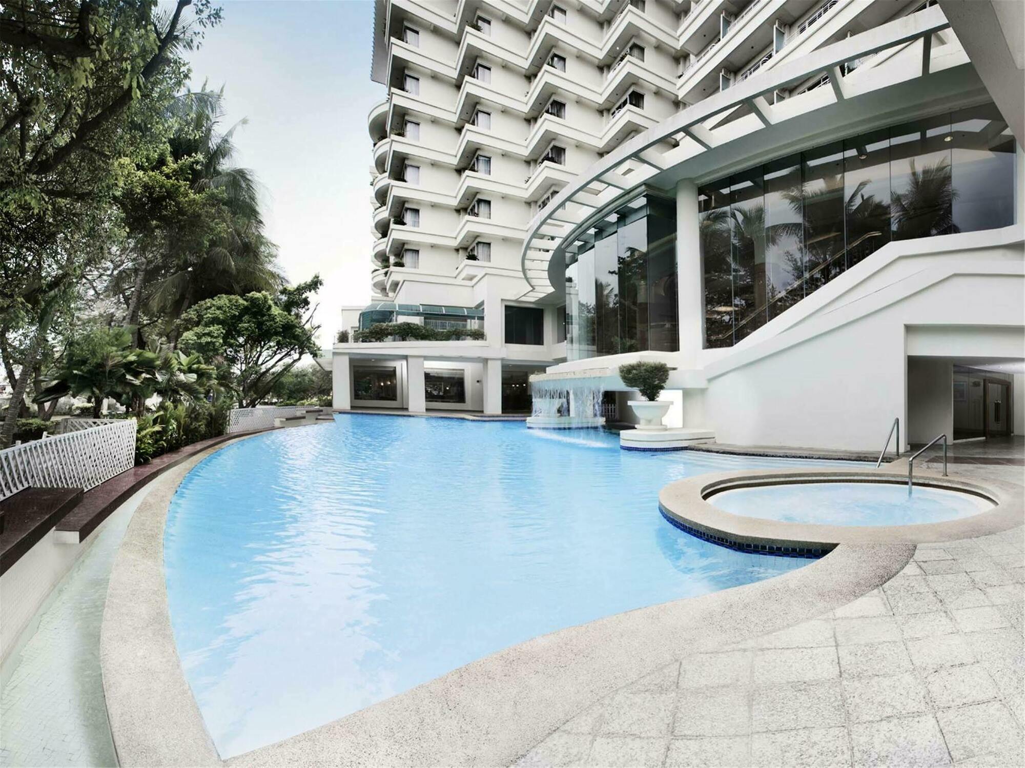 Hotel Dorsett Grand Labuan Esterno foto